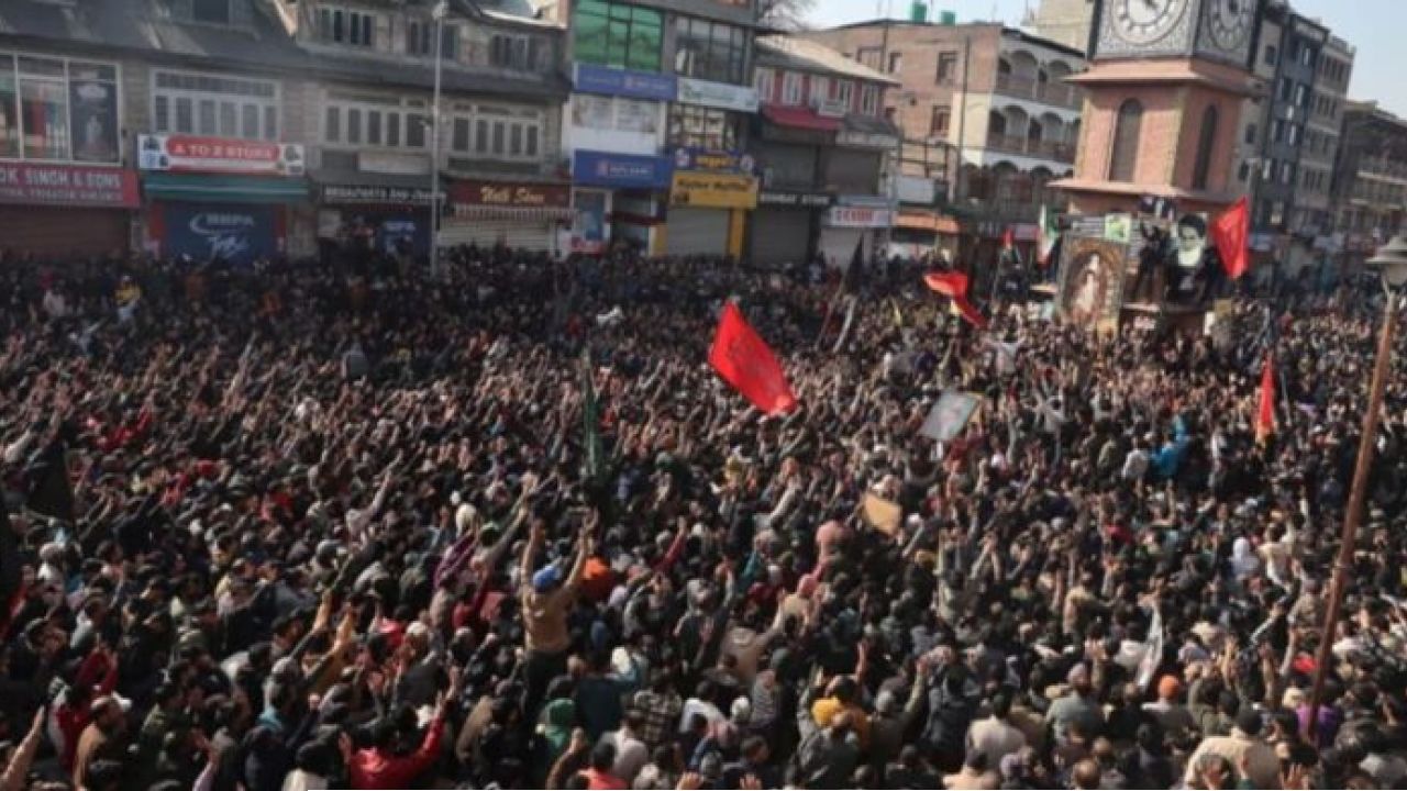খামেনি হত্যার প্রতিবাদে কাশ্মীরে লাখো মানুষের বিক্ষোভ, শ্রীনগরে বৃহৎ সমাবেশ