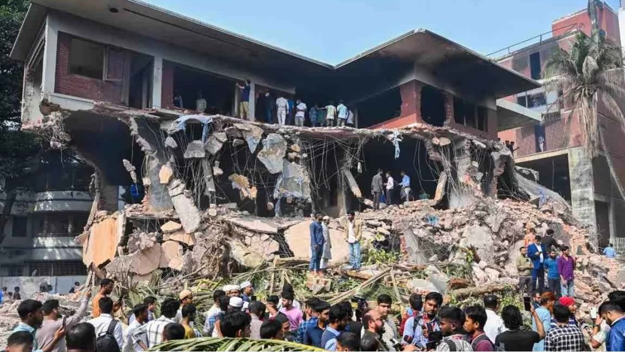 ‘দাবায়ে রাখতে পারবা না!’ ধানমন্ডিতে বঙ্গবন্ধু স্মরণে গিয়ে আটক ৪, তারেক সরকারকে তোপ হাসিনার