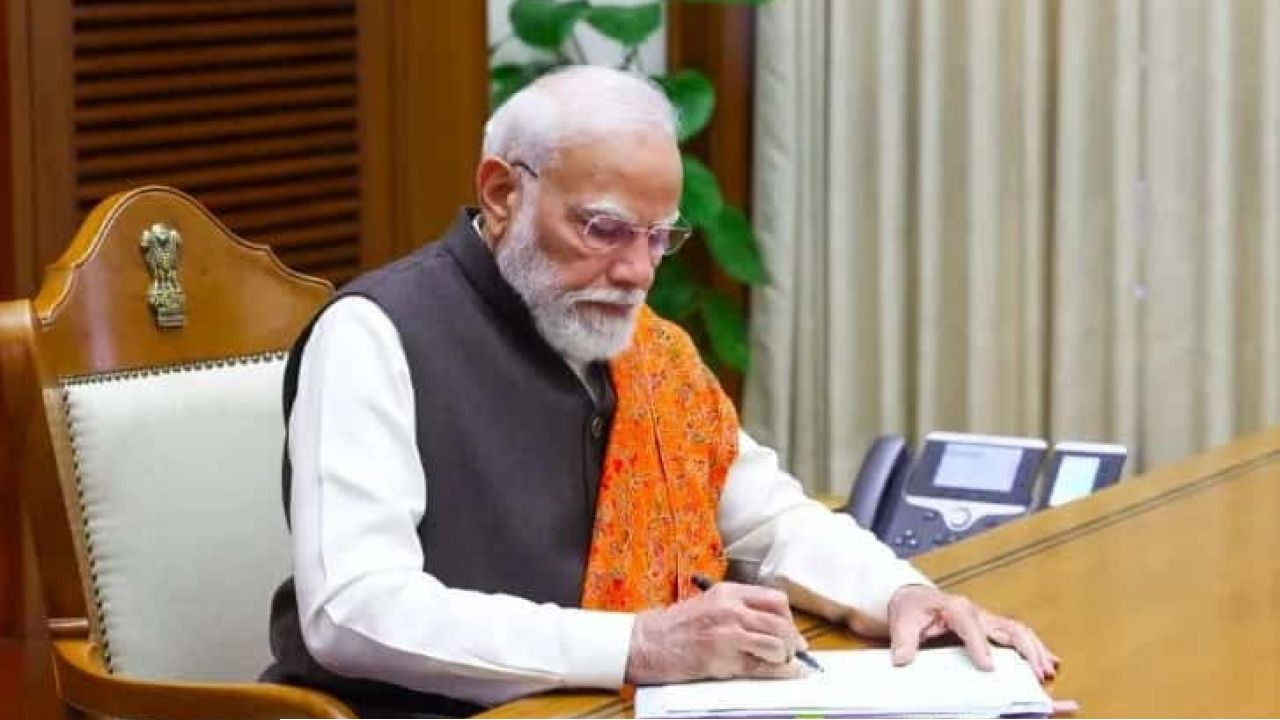 রাষ্ট্রপতি &lsquo;অপমান&rsquo; ইস্যুতে তৃণমূলকে তোপ প্রধানমন্ত্রীর