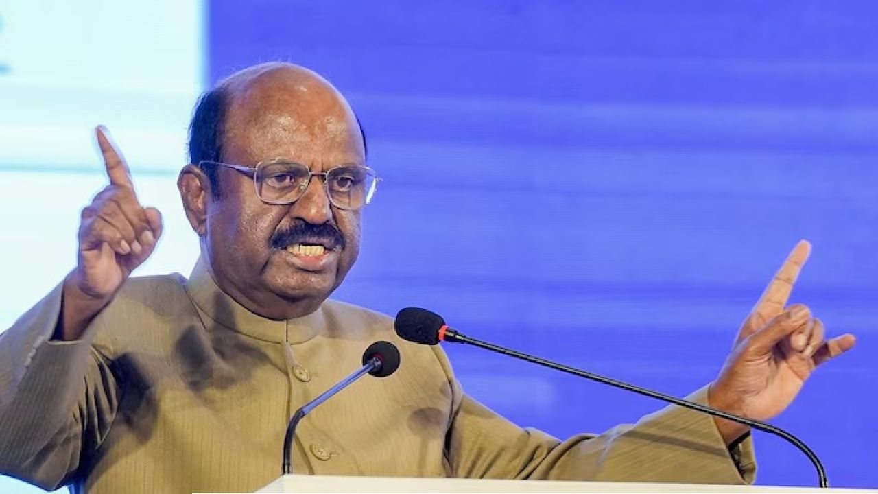 &lsquo;ভেবেচিন্তেই পদত্যাগ করেছি, কারণটা কনফিডেন্সিয়াল&rsquo; ইস্তফার চারদিন পর মুখ খুললেন সি ভি আনন্দ বোস