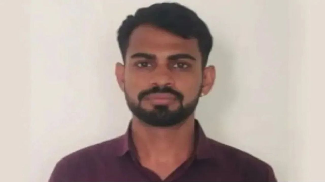 এবার নৌসেনায় পাক চর! গোপন তথ্য পাচারের অভিযোগে কেরলে কর্মরত ভারতীয় জওয়ানকে গ্রেফতার করল এটিএস