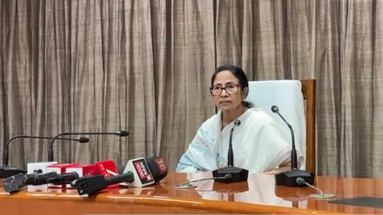 &lsquo;রাজ্যের গ্যাস বাইরে পাঠাবেন না!&rsquo; জ্বালানি সঙ্কট মোকাবিলায় ডিলারদের কড়া বার্তা মমতার, তৈরি হচ্ছে নতুন SOP