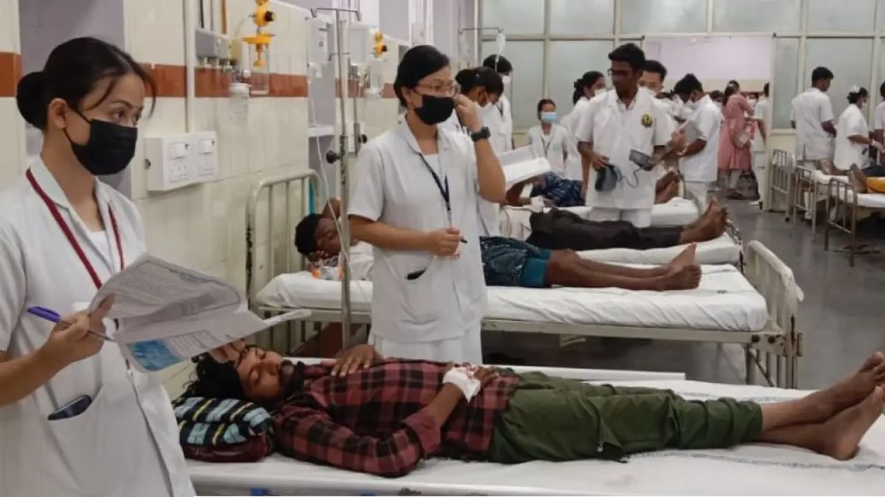 অন্ধ্রে বিষাক্ত দুধের বলি ১৩! হাসপাতালে মৃত্যুর সঙ্গে পাঞ্জা লড়ছেন আরও ১১, গ্রামে জরুরি স্বাস্থ্য শিবির