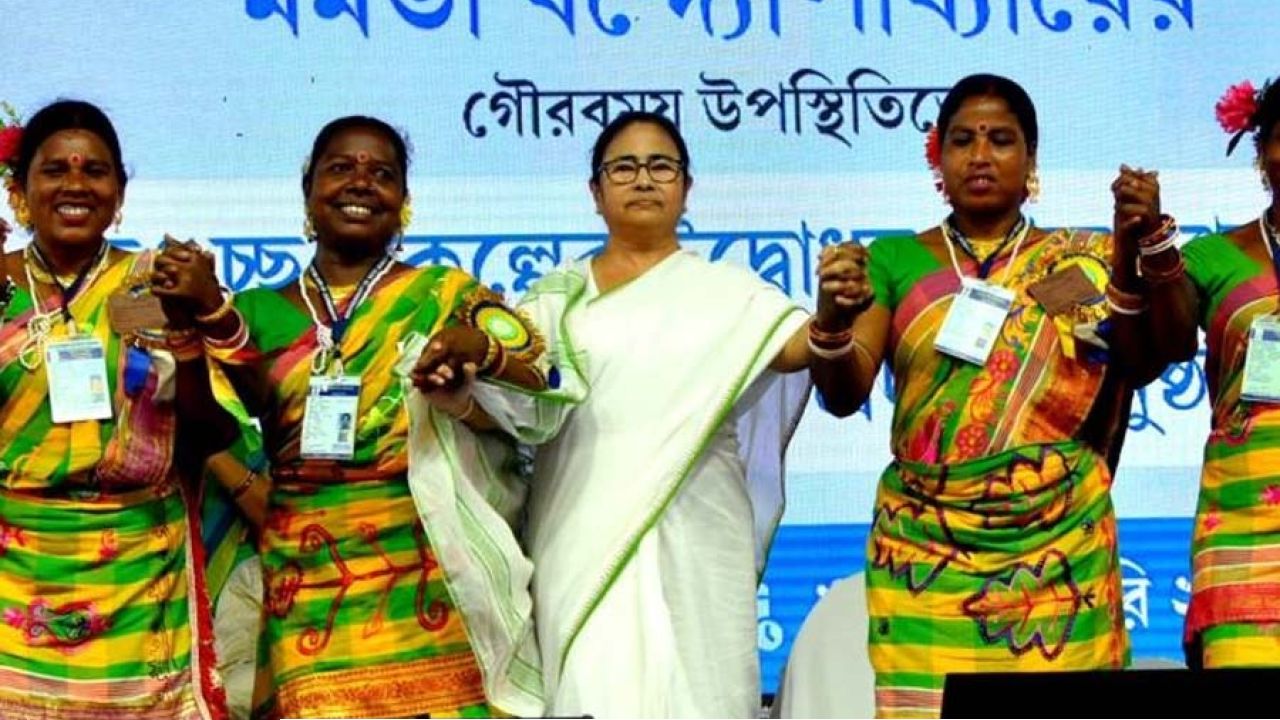ভোটের মুখে আদিবাসী ও পিছিয়ে পড়া পাঁচ জনগোষ্ঠীর জন্য ‘উন্নয়ন বোর্ড’ ঘোষণা রাজ্যের