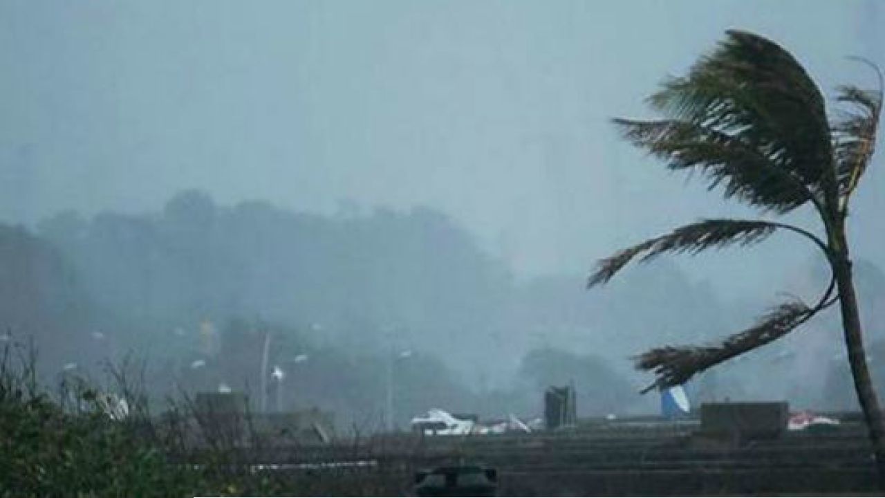 বজ্রবিদ্যুৎ ও ৬০ কিমি বেগে ঝোড়ো হাওয়ার আশঙ্কা, সতর্ক করল হাওয়া অফিস