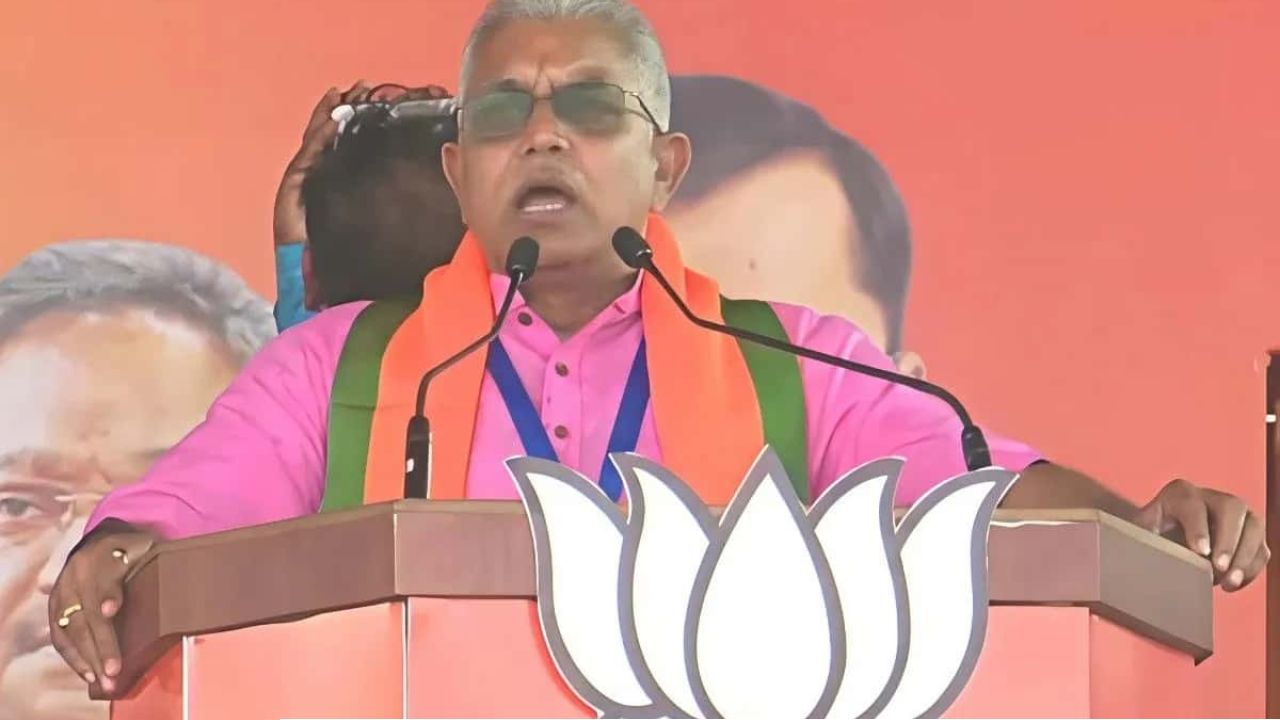 বহুদিন পর...! মোদীর মঞ্চে দিলীপ, খড়্গপুরে &lsquo;টিকিট পাকা হতেই&rsquo; ফিরলেন ফর্মে!