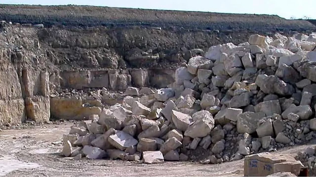 বীরভূমে পাথর খাদানে ভয়াবহ ধস: প্রাণ হারালেন ৩ শ্রমিক, মালিক জেলা পরিষদের তৃণমূল কর্মাধ্যক্ষ!