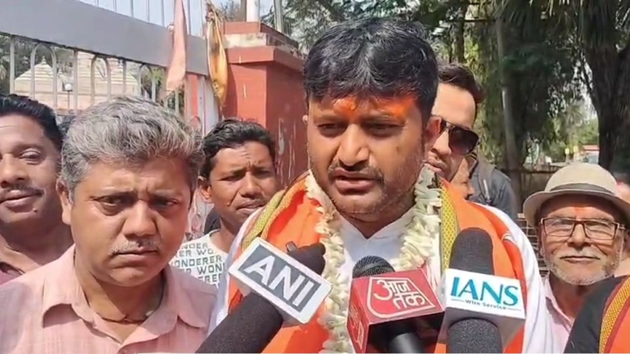 মন্দিরে পুজো দিয়ে প্রচার শুরু চন্দ্রশেখর বন্দ্যোপাধ্যায়ের, লক্ষ্য দুর্গাপুর পূর্বের শিল্প ও কর্মসংস্থান