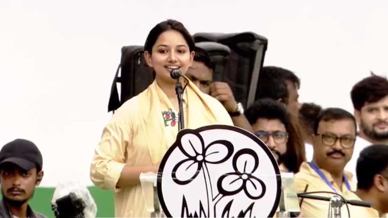 একদা ২১-এর মঞ্চ কাঁপানো সেই কণ্ঠস্বর এবার ভোটের ময়দানে! জোড়া কেন্দ্র থেকে লড়াইয়ের চ্যালেঞ্জ রাজন্যার