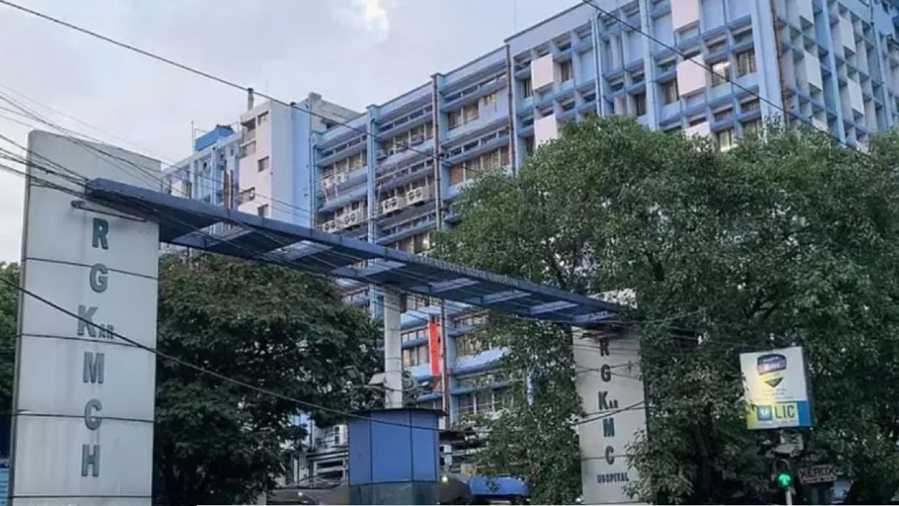 আরজি করে মর্মান্তিক মৃত্যু: ছেলের অস্ত্রোপচারের আগে লিফটে আটকে প্রাণ হারালেন বাবা! উত্তাল হাসপাতাল চত্বর