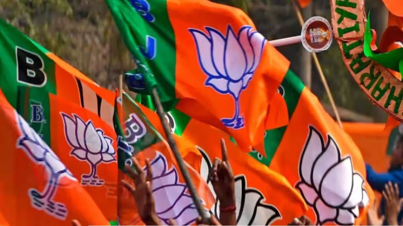 পাহাড়েও বিদ্রোহের সুর! কার্শিয়াঙে প্রার্থী বদল না হলে গণ-ইস্তফার হুঁশিয়ারি, বিজেপির অস্বস্তি বাড়ালেন &lsquo;বিক্ষুব্ধ&rsquo; নেতারা