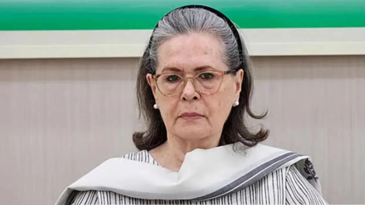 অসুস্থ হয়ে ফের হাসপাতালে ভর্তি সোনিয়া গান্ধী, পাশে রয়েছেন প্রিয়ঙ্কা