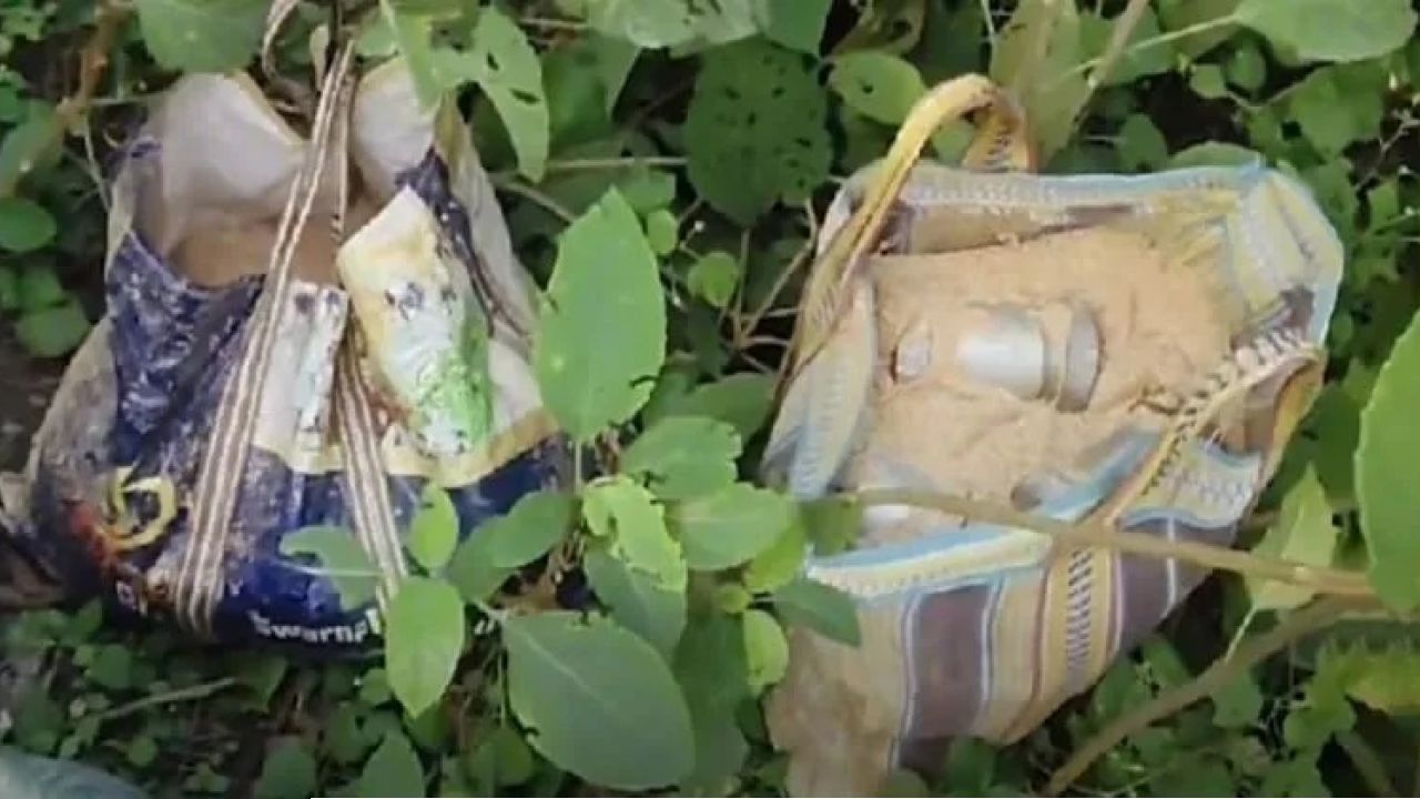 ভোটের আগে ফের তপ্ত ভাঙড়, রাতের অন্ধকারে ধানের খেত থেকে উদ্ধার এক ব্যাগ তাজা বোমা