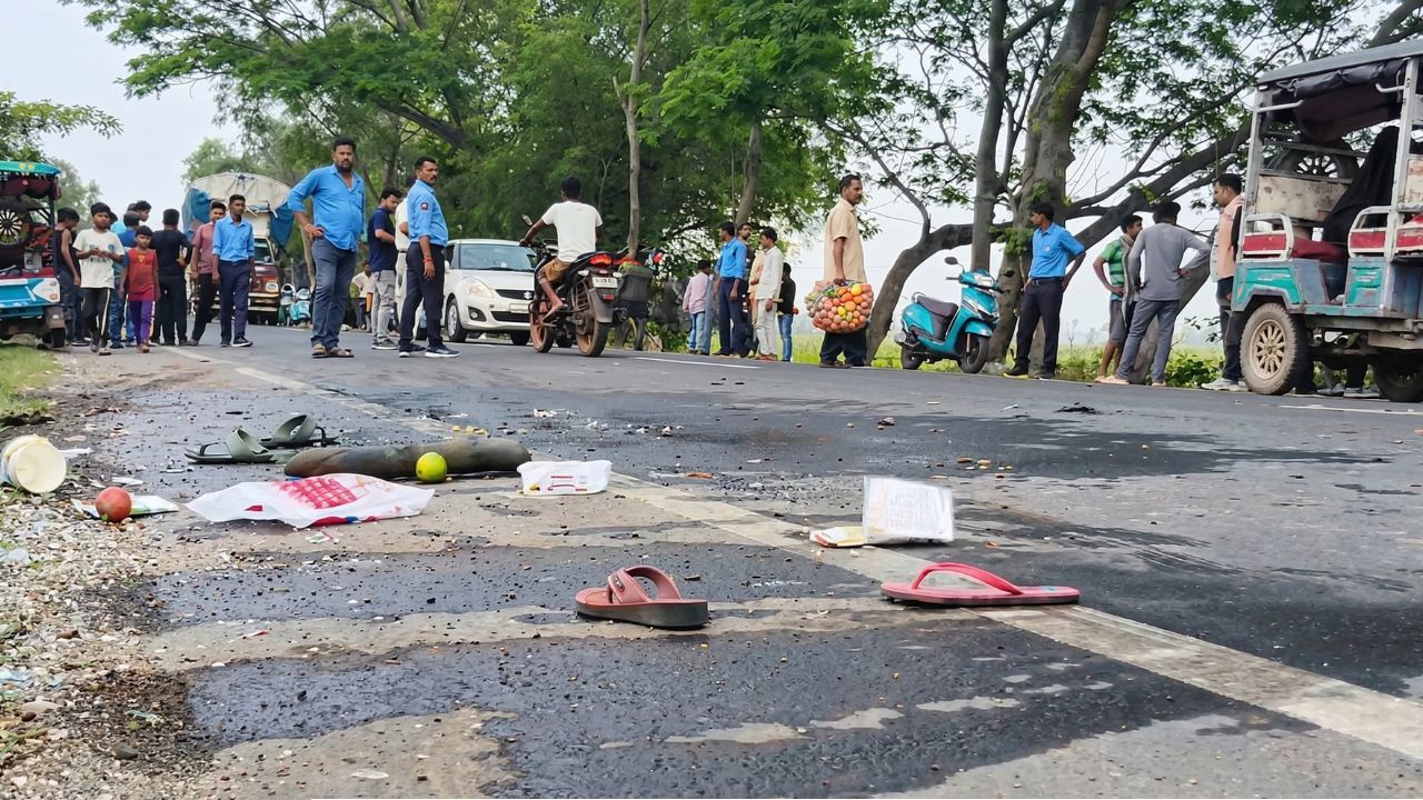 মুর্শিদাবাদে ভয়াবহ পথ দুর্ঘটনা! ডাম্পার-টোটো-ট্যাঙ্কারের ত্রিমুখী সংঘর্ষে মৃত শিশুসহ ২, আশঙ্কাজনক ৫ জন