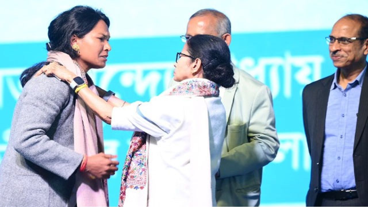 স্বপ্নার স্বস্তি: কাটল রেলের ‘নো ডিউস’ জট, রাজগঞ্জে তৃণমূল প্রার্থী হিসেবে মনোনয়নে আর বাধা নেই