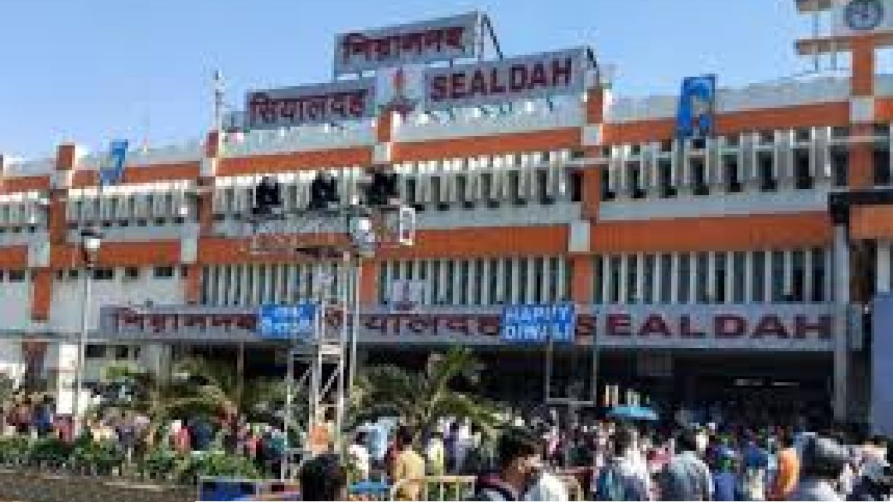 যাত্রীদের মাথায় হাত! শনি-রবি শিয়ালদহ লাইনে বাতিল একগুচ্ছ লোকাল ট্রেন, দেখে নিন তালিকা