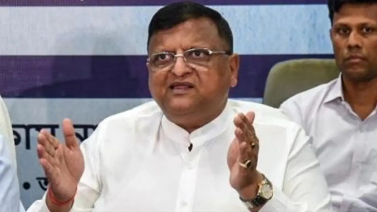 জেলায় জেলায় সিইও মনোজ আগরওয়াল: অবাধ ও শান্তিপূর্ণ ভোটের লক্ষ্যে নজিরবিহীন তৎপরতা!