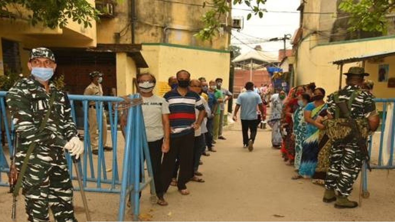 বাংলায় এক ধাক্কায় বাড়ছে সাড়ে ৪ হাজারেরও বেশি বুথ! কিন্তু, কেন?