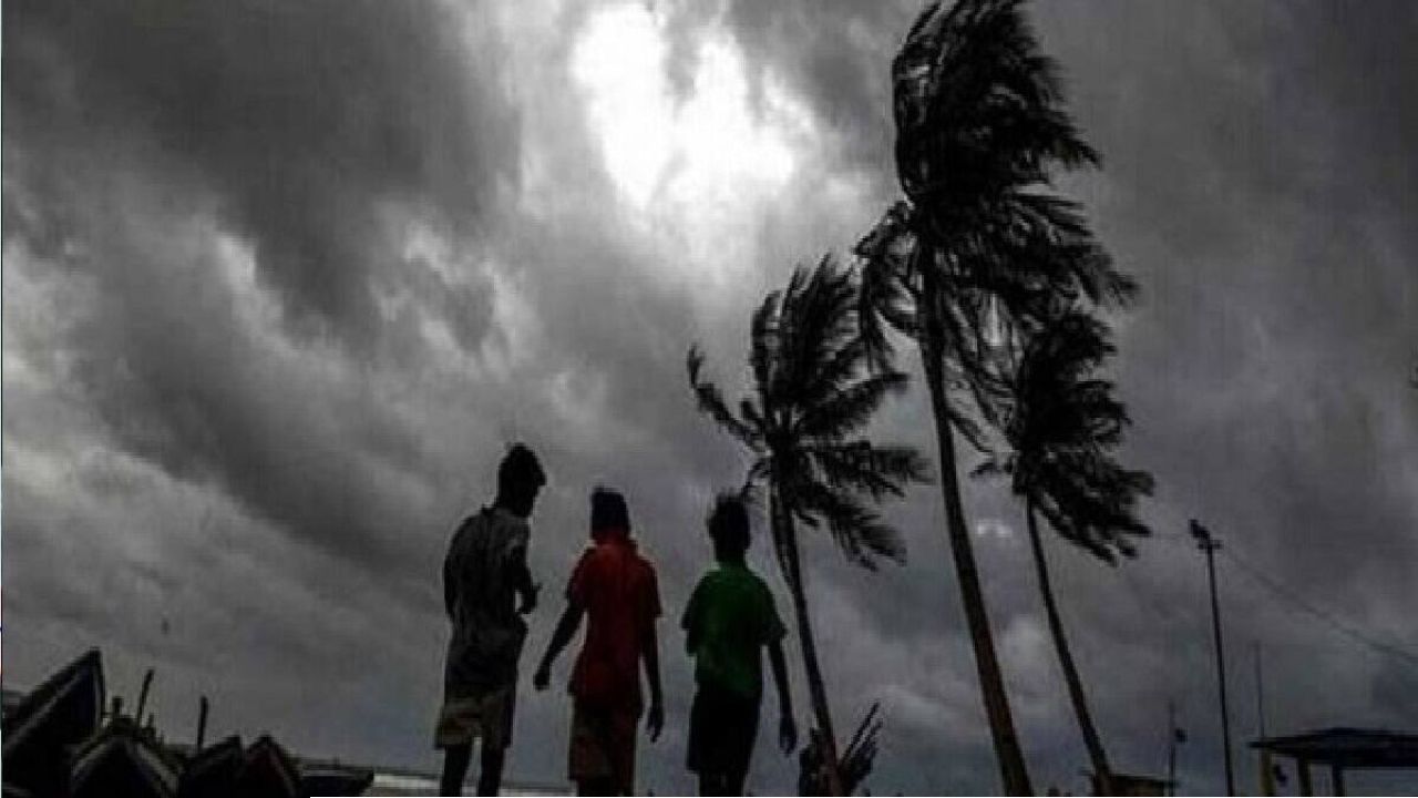 তিলোত্তমায় এবার কালবৈশাখীর দাপট ! ভ্যাপসা গরমের মাঝে মিলবে স্বস্তি?