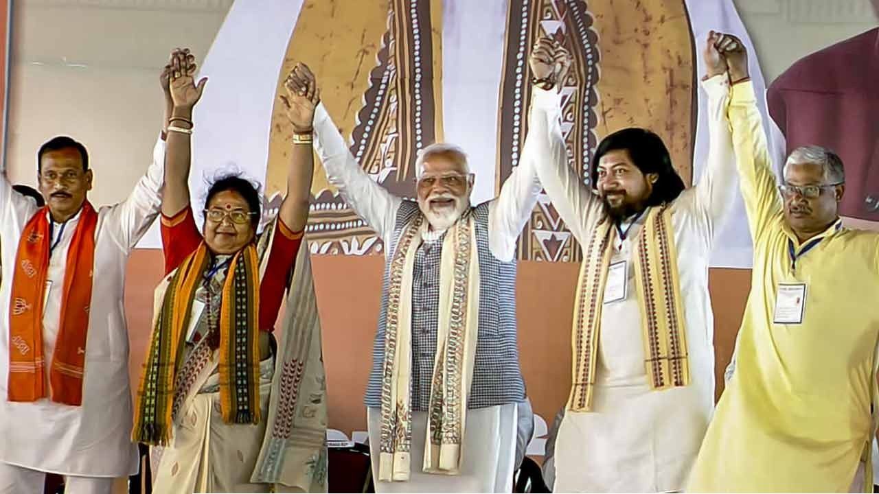 কমিশনের উপর ‘পূর্ণ আস্থা’ মোদীর! কোচবিহার থেকে তৃণমূলের ‘পাপের হিসাব’ নেওয়ার হুঙ্কার প্রধানমন্ত্রীর