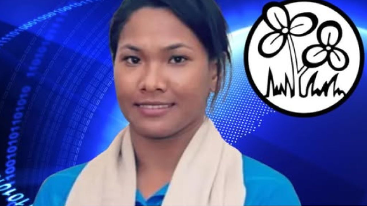 কাটল আইনি ফাঁড়া: ভামরী দেবীর আশীর্বাদ নিয়ে রাজগঞ্জে মনোনয়ন জমা দিলেন স্বপ্না বর্মন