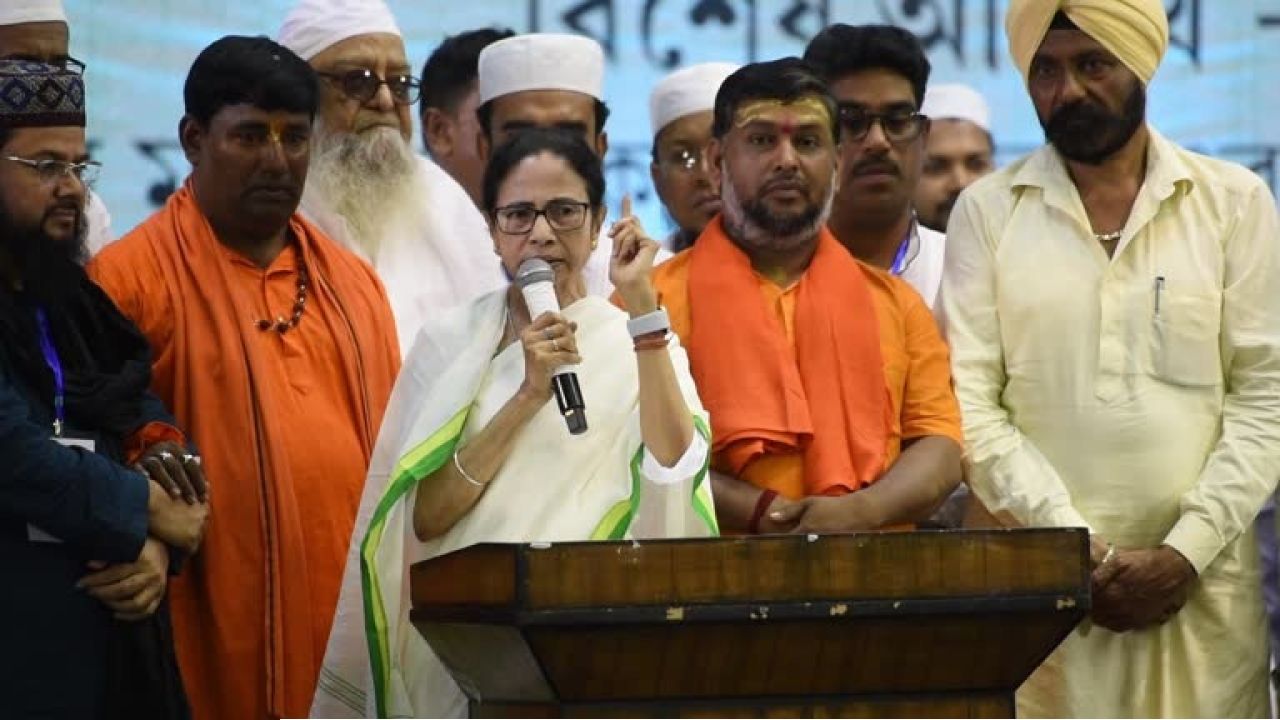 ভবানীপুরে ‘মিনি ইন্ডিয়া’র মেজাজ, বহুত্ববাদের বার্তা নিয়ে বুধে মনোনয়ন পেশ মমতার!