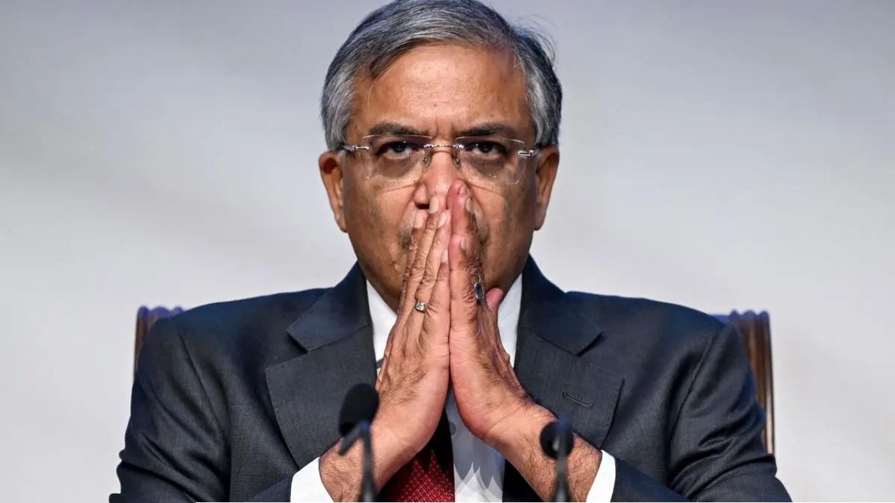 সাধারণ প্রশ্ন শুনেই ‘ফেল’ পর্যবেক্ষক, কড়া দাওয়াই জ্ঞানেশের!
