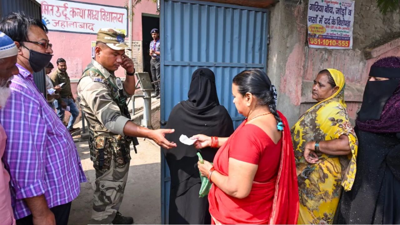 ভোট শেষ না হওয়া পর্যন্ত এক্সিট পোলে ‘নিষেধাজ্ঞা’, অবাধ্য হলেই শ্রীঘরে ঢোকাবে কমিশন!