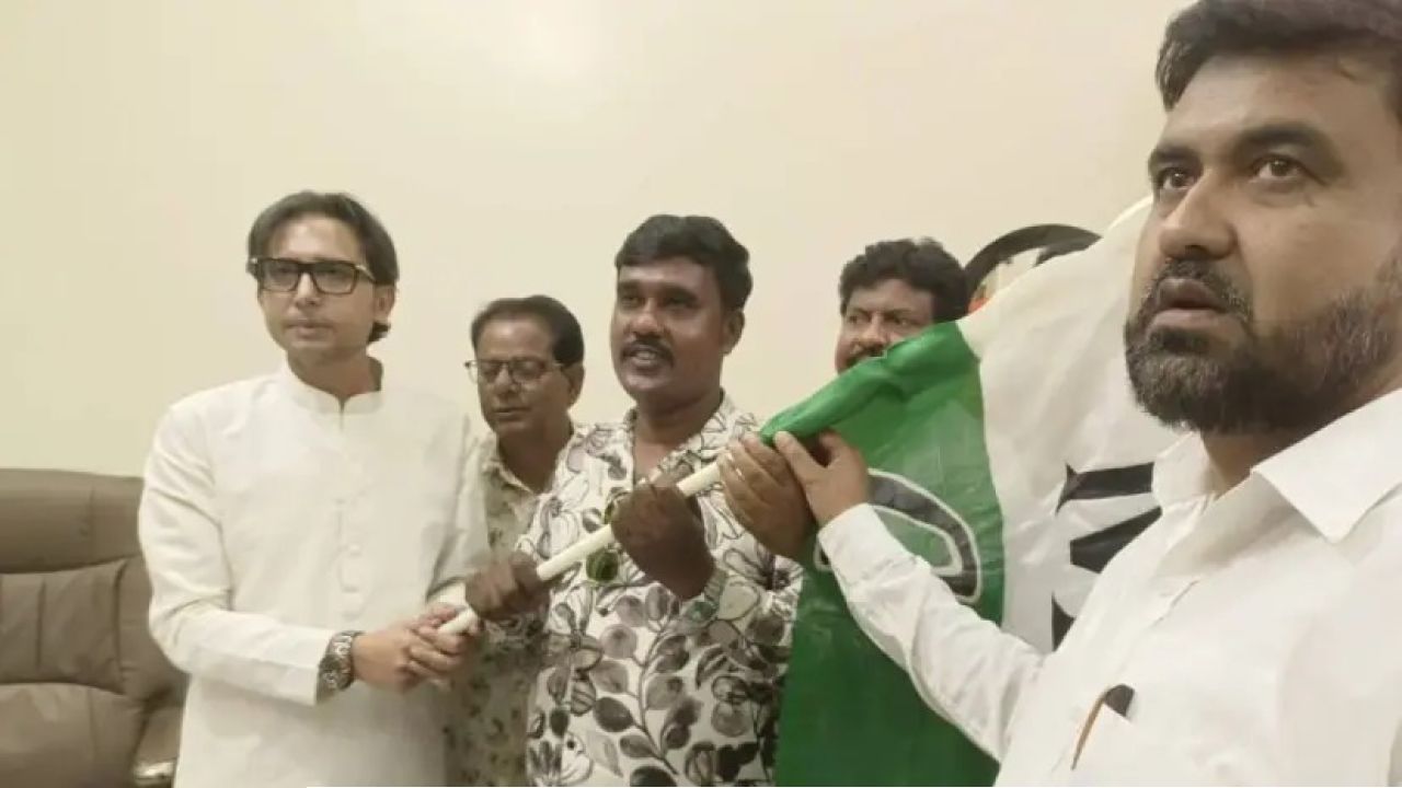 ১,০০০ কোটির ভিডিয়ো ফাঁস হতেই মমতার শিবিরে যোগ 'মিম' ও 'আম জনতা' নেতাদের!