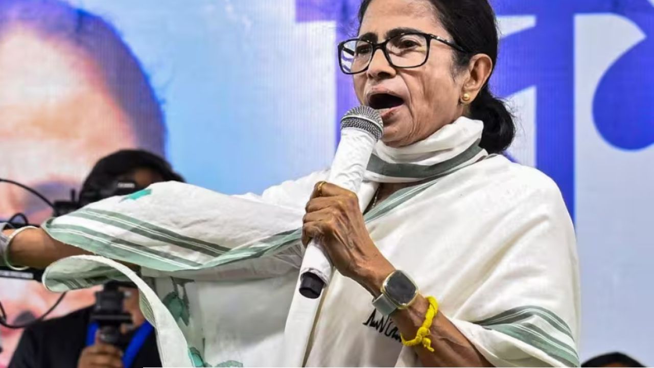 আজ মধ্যরাত থেকেই অপারেশন শুরু হবে’, খণ্ডঘোষের সভা থেকে বিজেপির বিরুদ্ধে বিস্ফোরক ষড়যন্ত্রের নালিশ মমতার