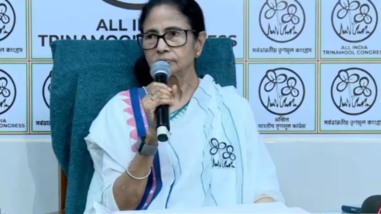 ‘২৯৪টি আসনেই আমিই প্রার্থী’, ওন্দার সভা থেকে ‘দুয়ারে স্বাস্থ্য’ প্রকল্পের মেগা ঘোষণা মমতার
