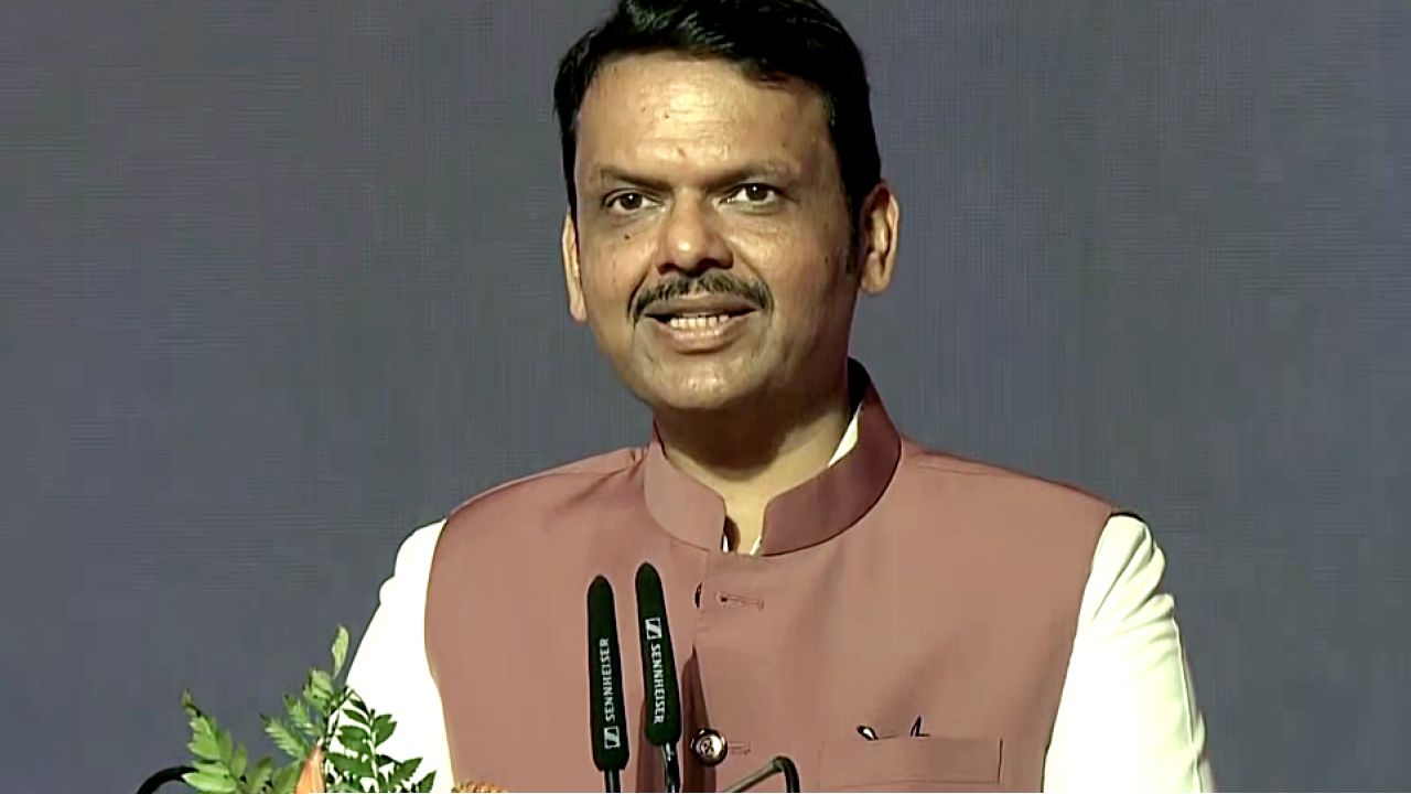 -বাংলা থেকে ১৪০০ কোম্পানি পালিয়েছে মহারাষ্ট্রে! নিউটাউনে দাঁড়িয়ে বিস্ফোরক দাবি দেবেন্দ্র ফড়নবিসের