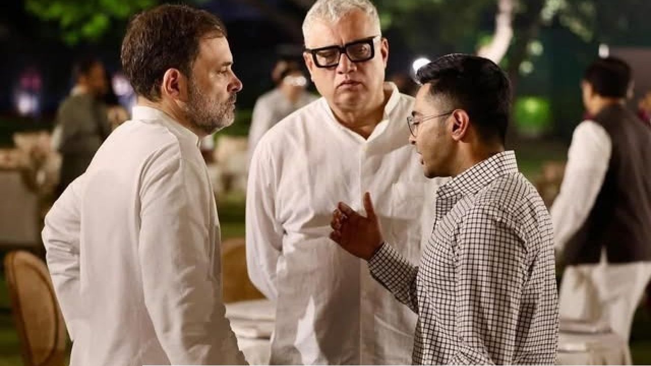 মোদী সরকারের &lsquo;পরাজয়&rsquo;! রাহুল-অভিষেকের ফোনালাপ ঘিরে তুঙ্গে জল্পনা