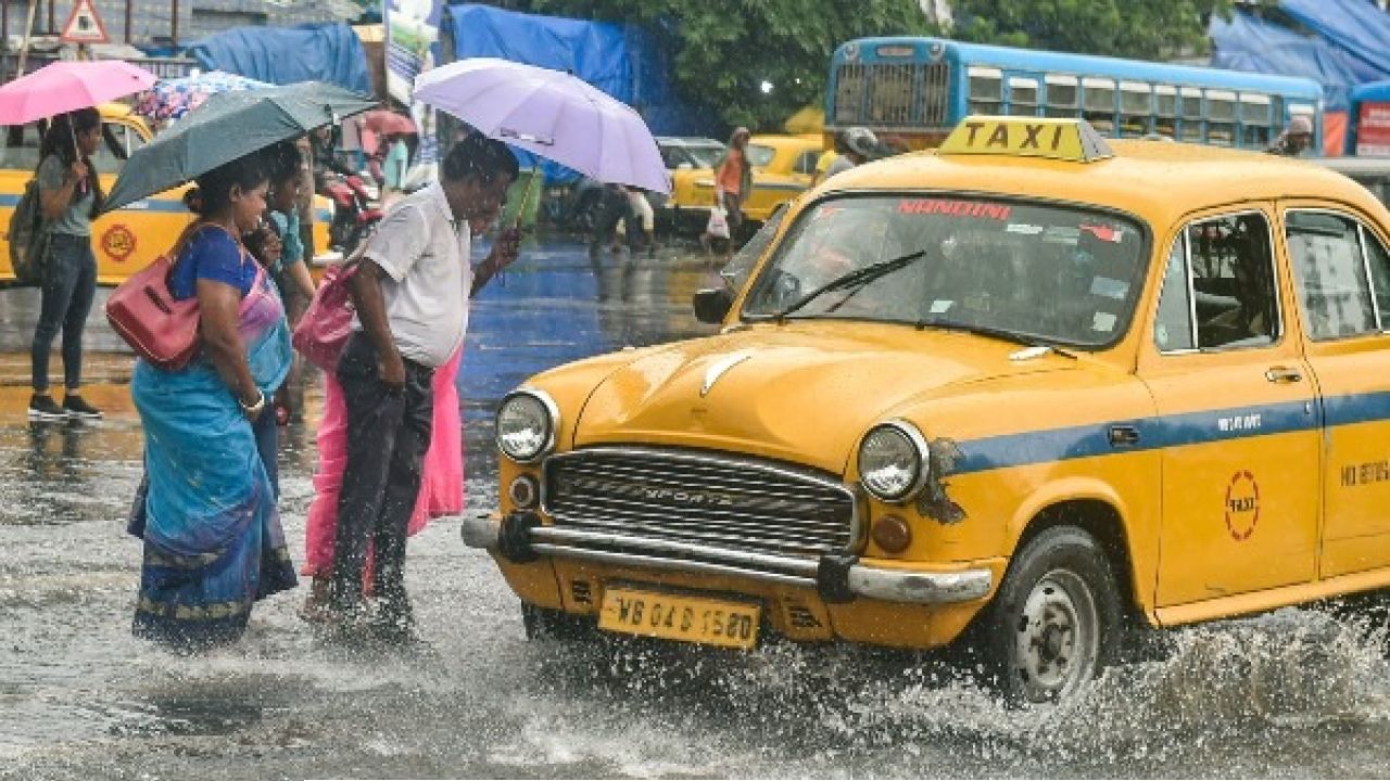 সপ্তাহান্তে ধেয়ে আসছে কালবৈশাখী: অসহ্য গরমের পর স্বস্তির বৃষ্টির পূর্বাভাস দক্ষিণবঙ্গে