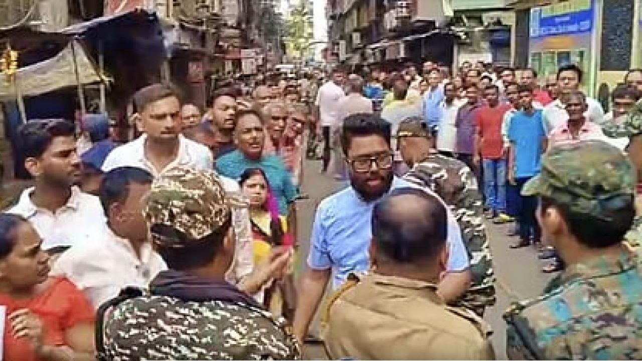 বালিতে ইভিএম বিভ্রাট ঘিরে তুমুল উত্তেজনা, পরিস্থিতি সামলাতে কেন্দ্রীয় বাহিনীর লাঠিচার্জ, গ্রেপ্তার ২
