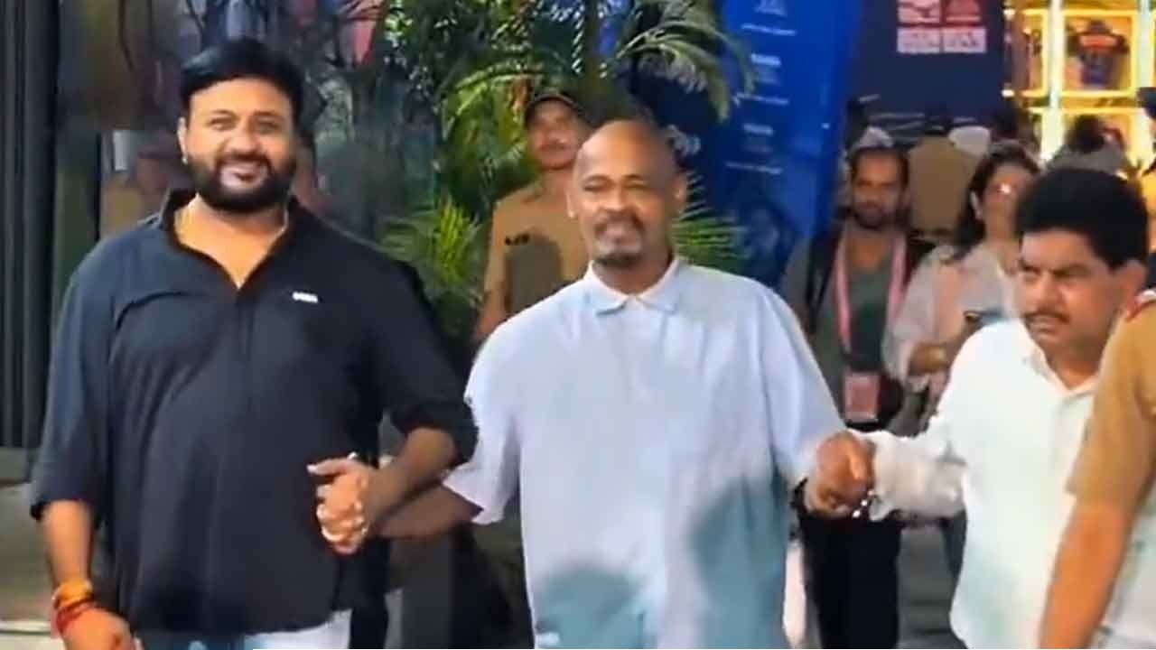 অসুস্থ শরীর, টলমল পা! তবুও ক্রিকেটের টানে ওয়াংখেড়েতে কাম্বলি, আবেগপ্রবণ ক্রীড়ামহল