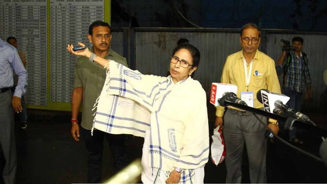 শাখাওয়াত মেমোরিয়ালে মমতার ৪ ঘণ্টা! কী রিপোর্ট গেল কমিশনে? ফাঁস করিডরের সেই মুহূর্তের ছবি