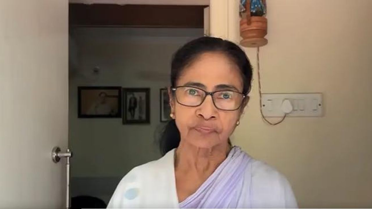 গণনাকেন্দ্রে মাটি কামড়ে পড়ে থাকুন, ফল যাই হোক মনোবল হারাবেন না: কর্মীদের বার্তা মমতার