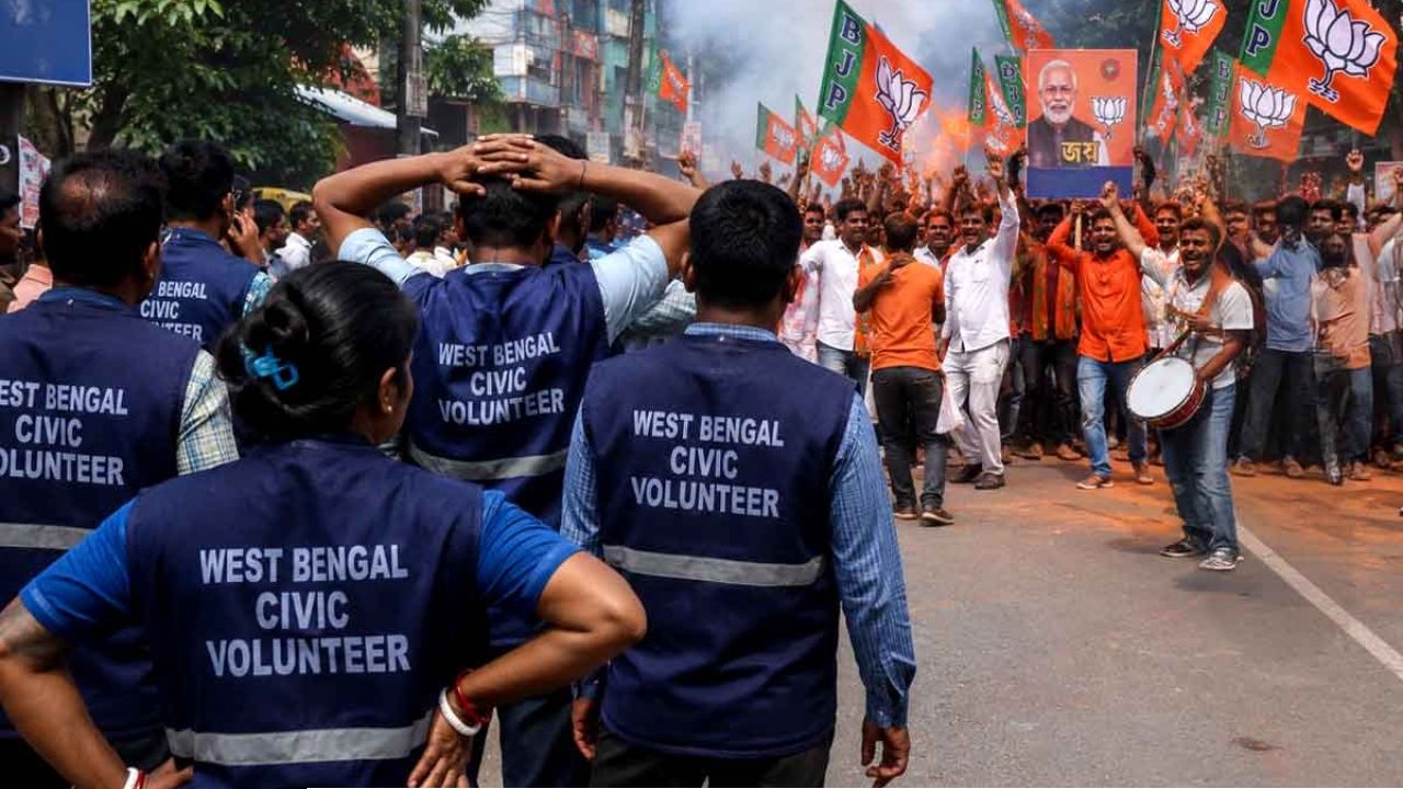 রাজ্যে পালাবদল হতেই মাথায় হাত ৫ লক্ষের! সিভিক ভলান্টিয়ারের চাকরি থাকবে তো?