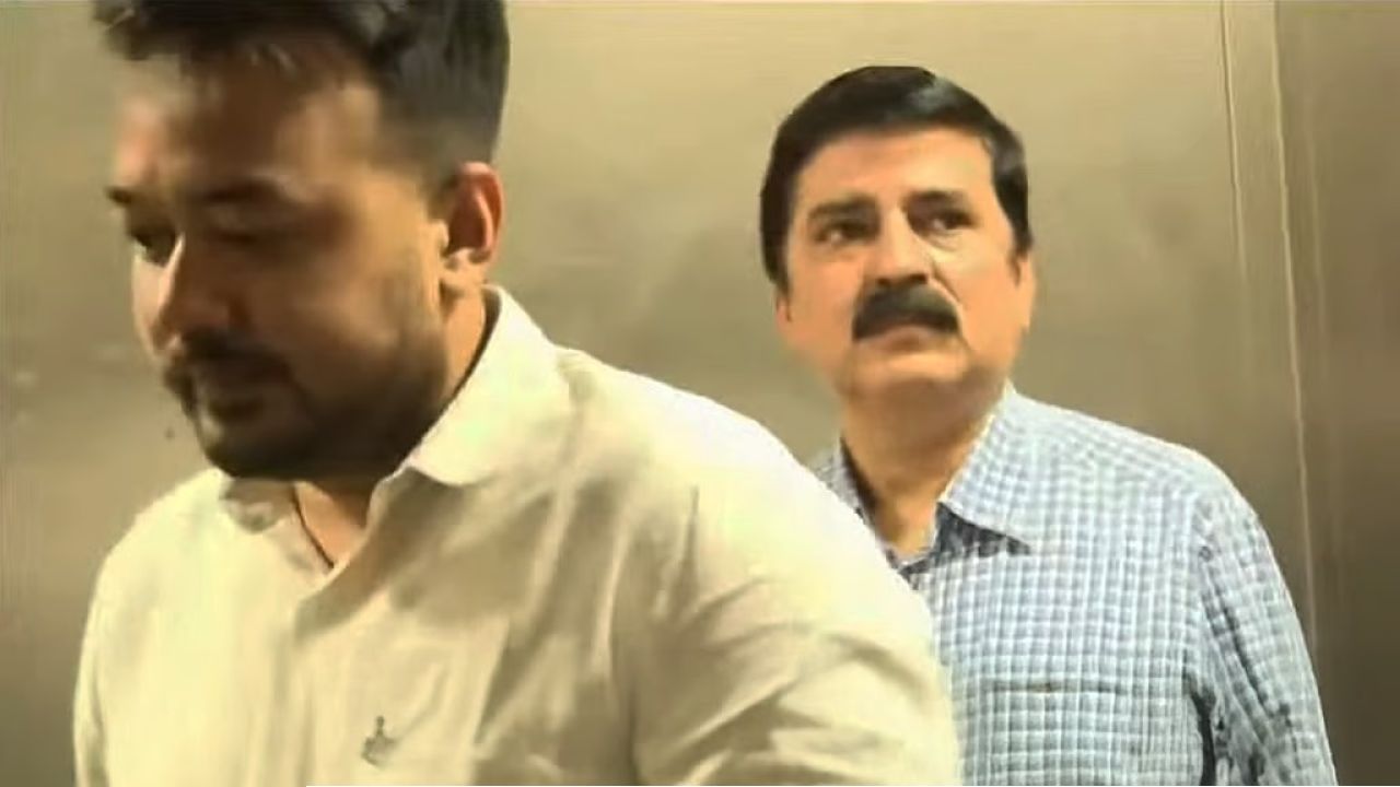 লুক আউট সার্কুলার থেকে ডিরেক্টরেট অফ সিকিউরিটিকে চিঠি! অবশেষে কি জালে কালীঘাটের প্রাক্তন ওসি?