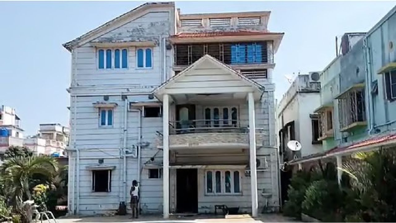 সকাল সকাল পৈলানে তুলকালাম! তৃণমূল বিধায়কের বিলাসবহুল বাড়িতে কেন্দ্রীয় বাহিনী
