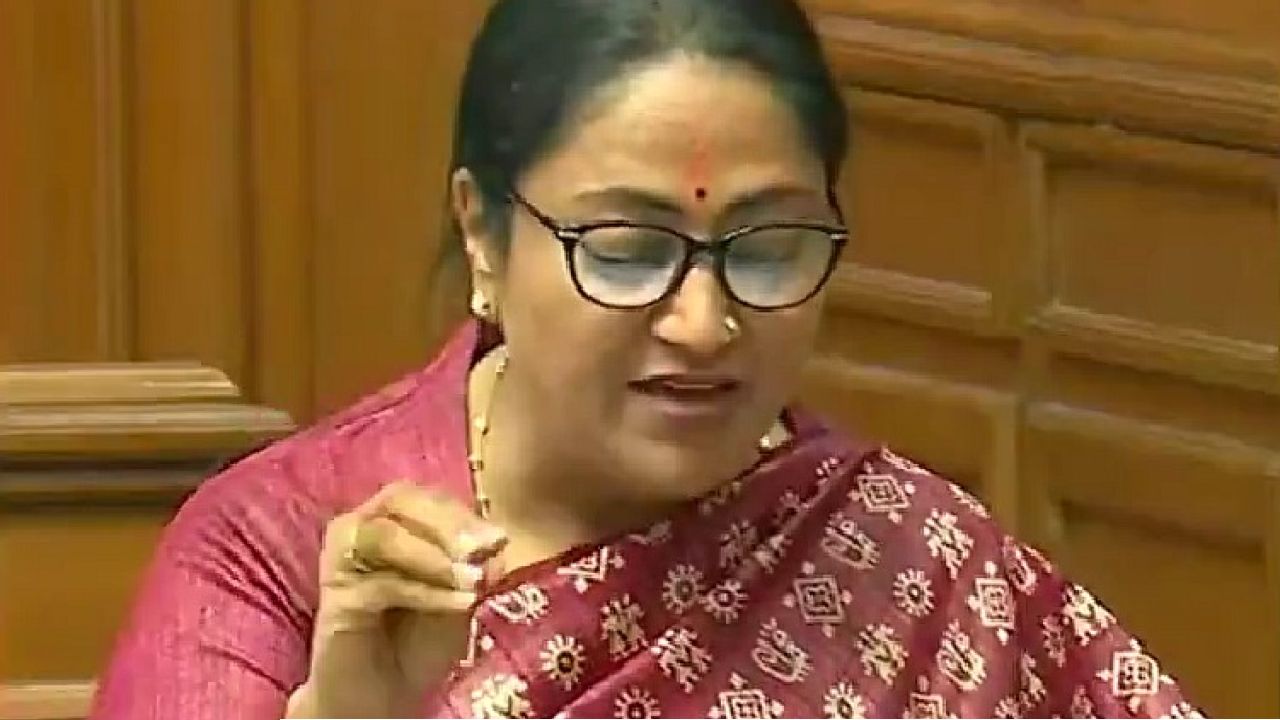 জ্বালানি বাঁচাতে মোদী-মন্ত্রে ‘ওয়ার্ক ফ্রম হোম’ আধিকারিকদের! গাড়ির কনভয় ছেড়ে এবার মেট্রোয় চড়বেন মন্ত্রীরা?