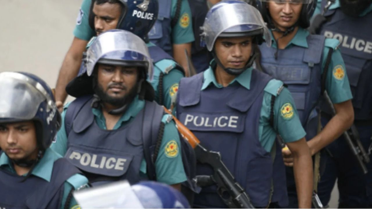 ফ্রিজ খুলতেই বেরোল কাটা হাত-পা, বাংলাদেশে স্বামীর দেহ টুকরো করে পদ্মায় ভাসালেন স্ত্রী!