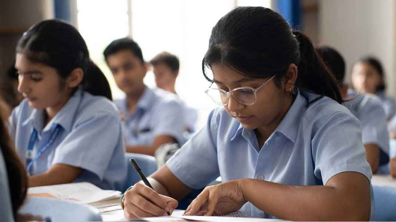 সিবিএসই-র বড় ঘোষণা, ১ জুলাই থেকে তিনটি ভাষা শেখা বাধ্যতামূলক!