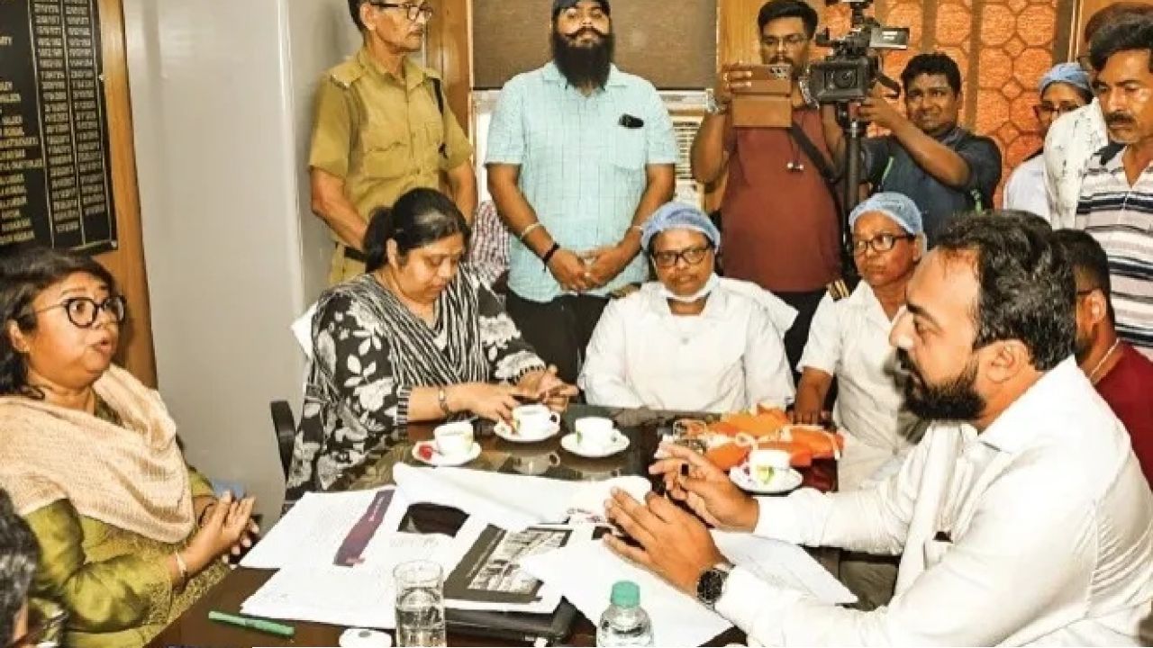 ‘চিকিৎসা করবে কে?’ বেহালার বিদ্যাসাগর হাসপাতালে গিয়ে চরম ক্ষুব্ধ ডাক্তার-বিধায়ক, রাতেই আরজি করে স্বাস্থ্যসচিব