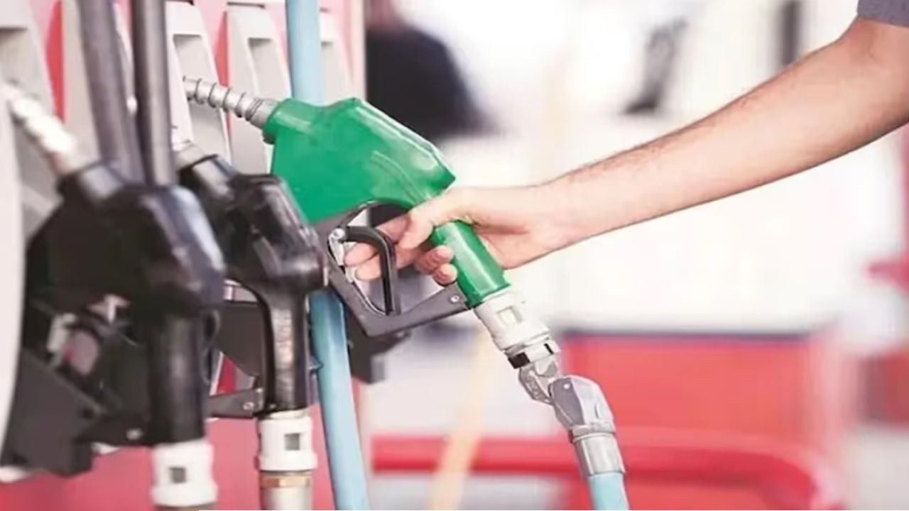 জ্বালানিতে লাগাতার ‘আগুন’, ৫ দিনেই ফের মহার্ঘ পেট্রোল-ডিজেল! পকেটে টান আমজনতার