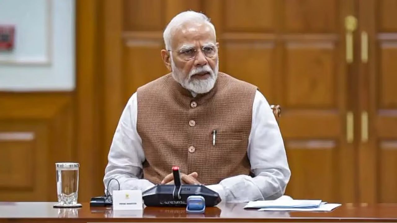 ইরান যুদ্ধের ধাক্কা ভারতীয় অর্থনীতিতে! বিদেশ সফর থেকে ফিরেই মন্ত্রীদের জরুরি বার্তা প্রধানমন্ত্রী মোদীর