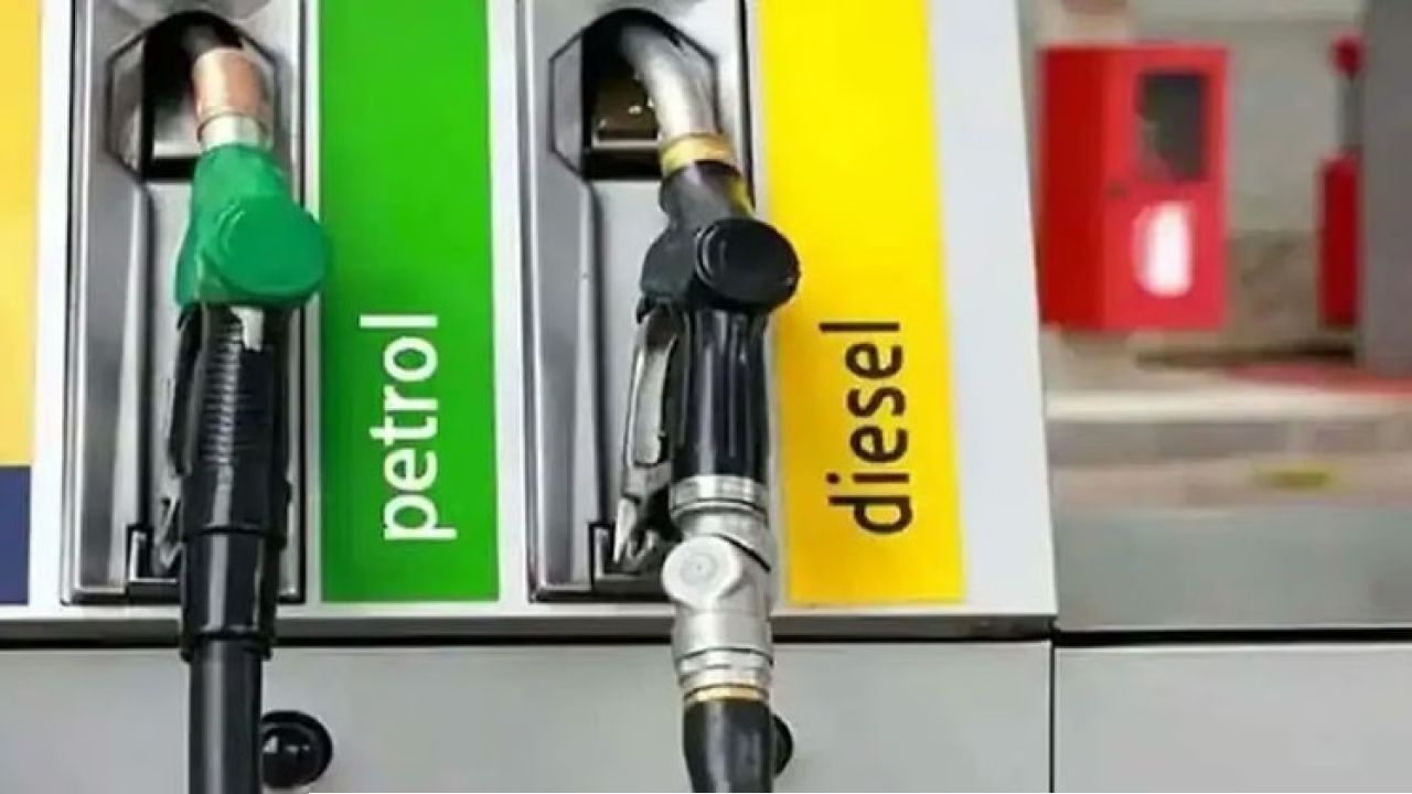 ১০ দিনে ৪ বার ছ্যাঁকা! সেঞ্চুরির দোরগোড়ায় ডিজেল, হু হু করে বাড়ছে পেট্রল, পকেটে আগুন আমজনতার