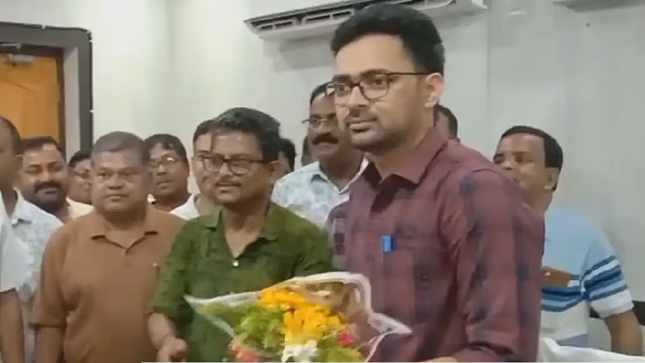 তৃণমূলের ১৪ কাউন্সিলারের গণইস্তফা, ভাঙল কাঁথি পুরবোর্ড! রাশ হাতে নিলেন মহকুমাশাসক