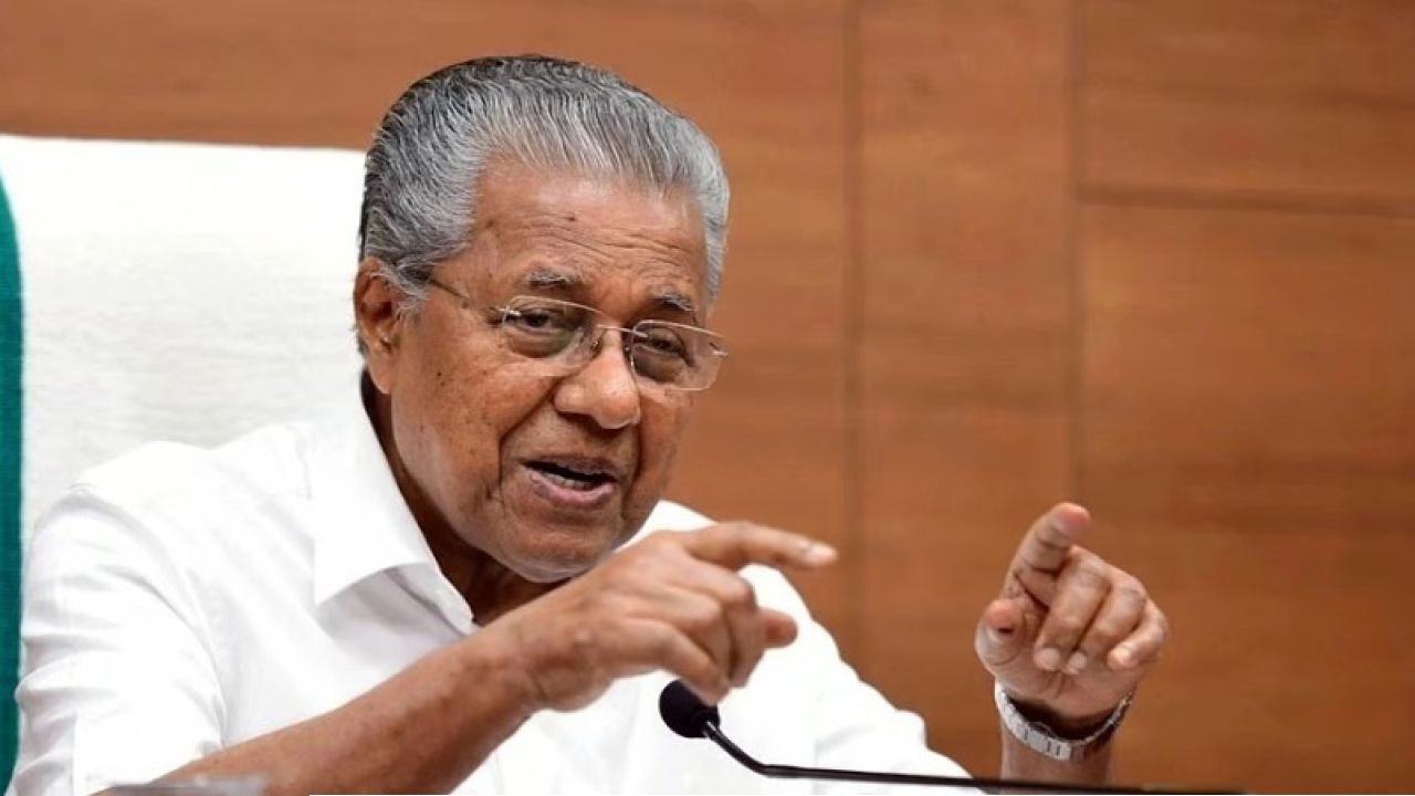 বড় ধাক্কা বিজয়নের পরিবারে! মেয়ের কেলেঙ্কারির জালে এবার প্রাক্তন মুখ্যমন্ত্রীর ঘরেও ঢুকল ইডি?